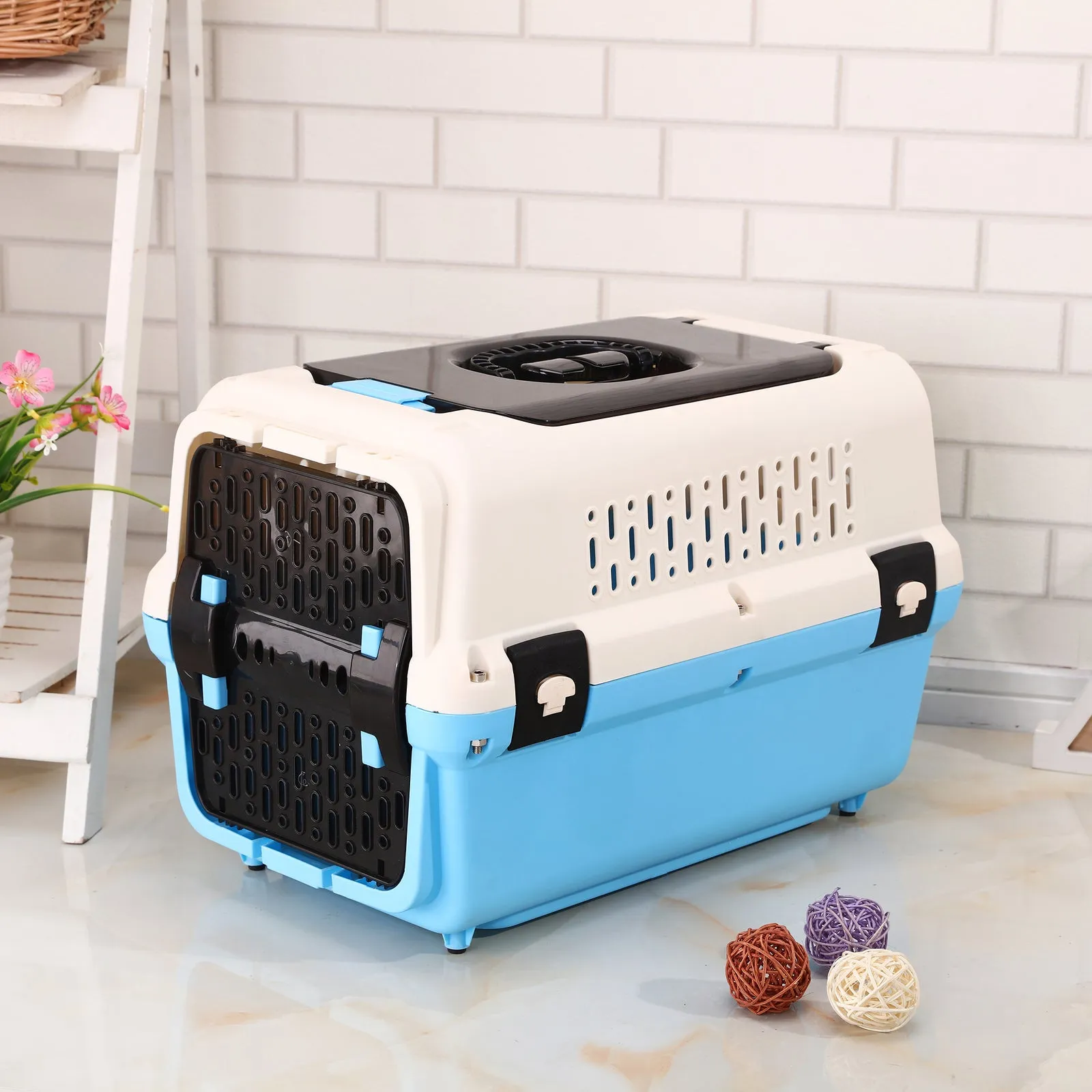 Lightweight Durable Medium Pet Carrier with Skylight Window YES4PETS